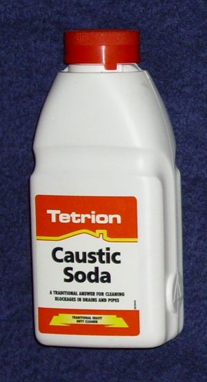 3 uses of Caustic Soda: Cleaning, Pipes Unblocking and