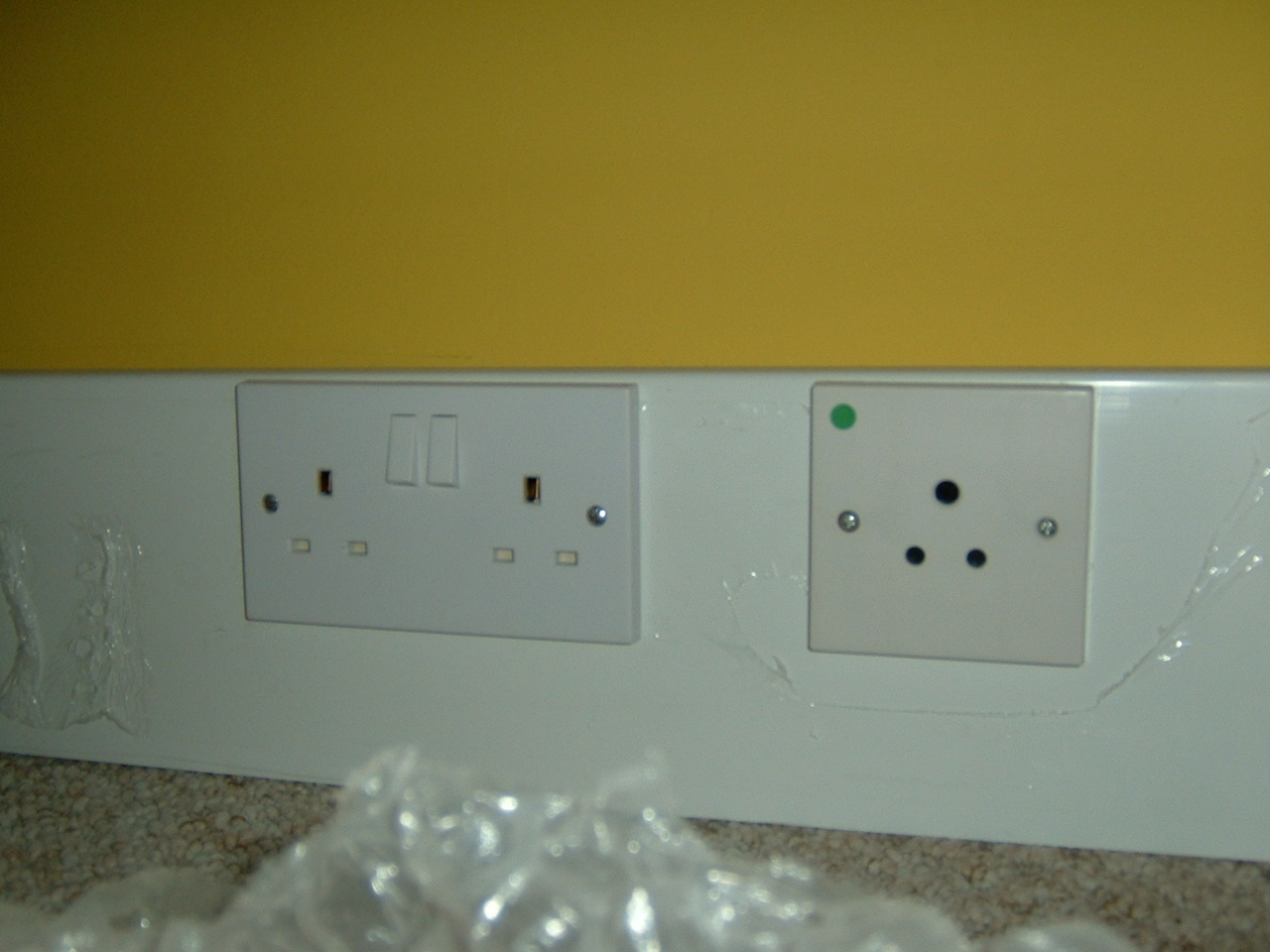 Skirting Trunking 5A and 13A power.JPG