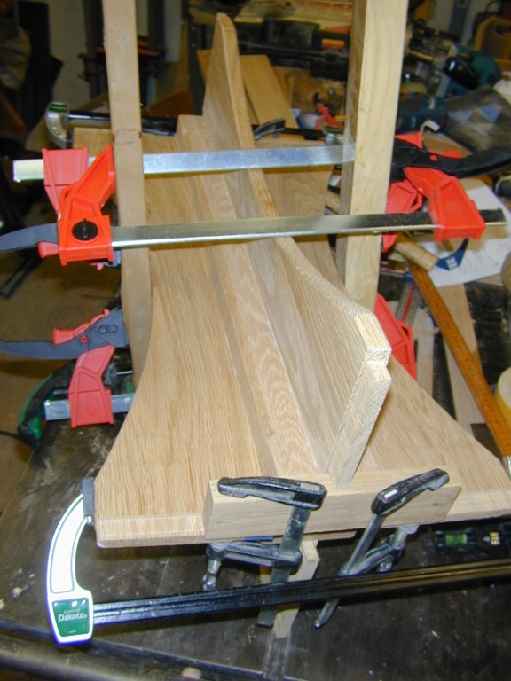 A couple of clamping calws allowing a pair of clamps to pull in the middle bit