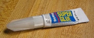 800px-Super glue.jpg
