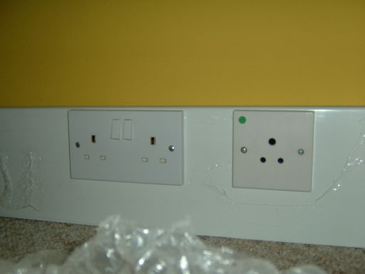 Skirting Trunking 5A and 13A power.JPG